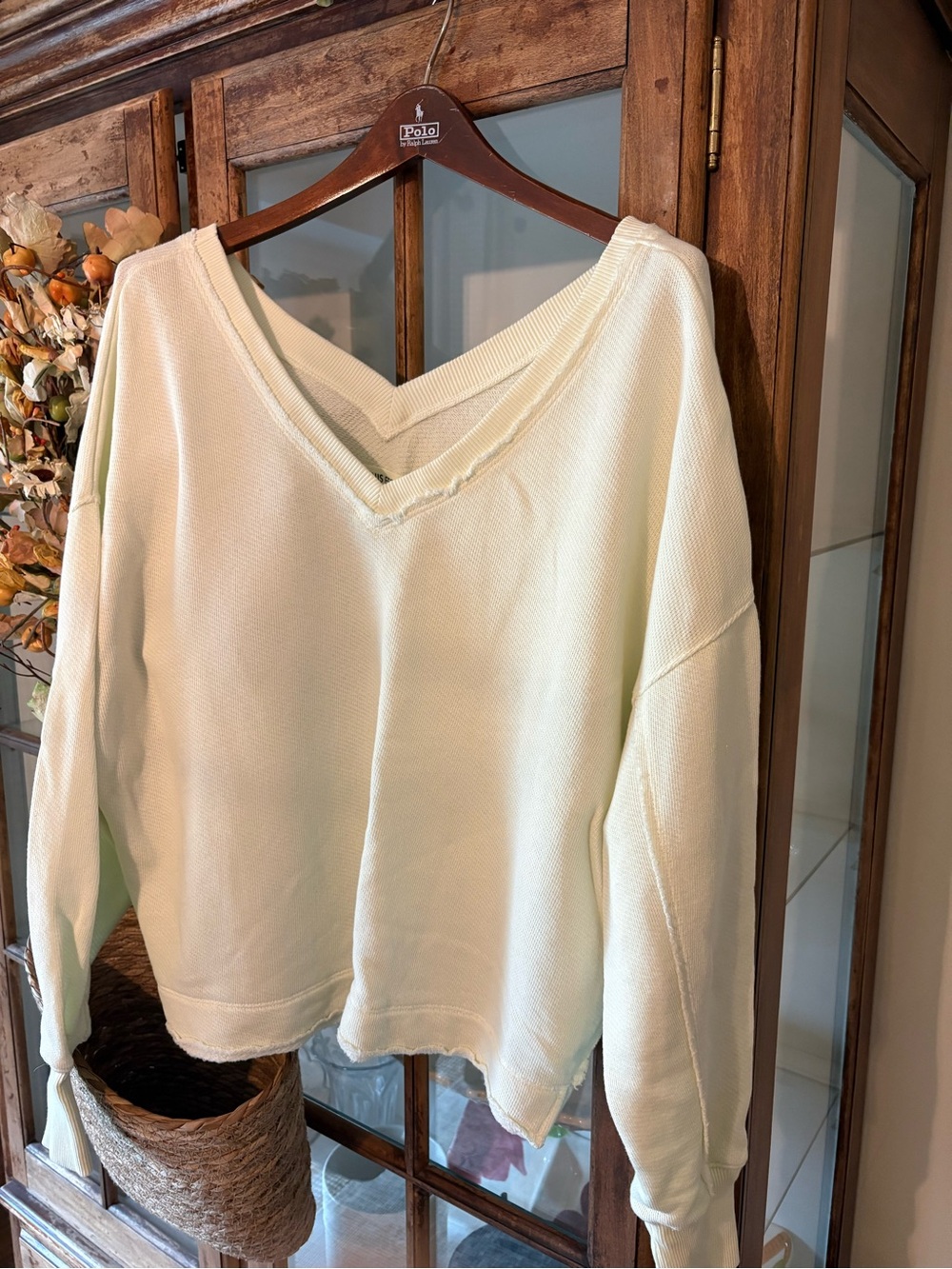 American Eagle Outfitters Pale Creamy Yellow V-Neck Sweatshirt